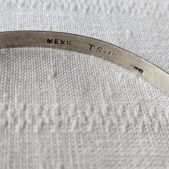 Taxco Sterling Hook-and-Eye Bangle with Black Gem 10g - Picture 6 of 11